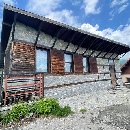 Villa Casuta De Piatra Buşteni Esterno foto