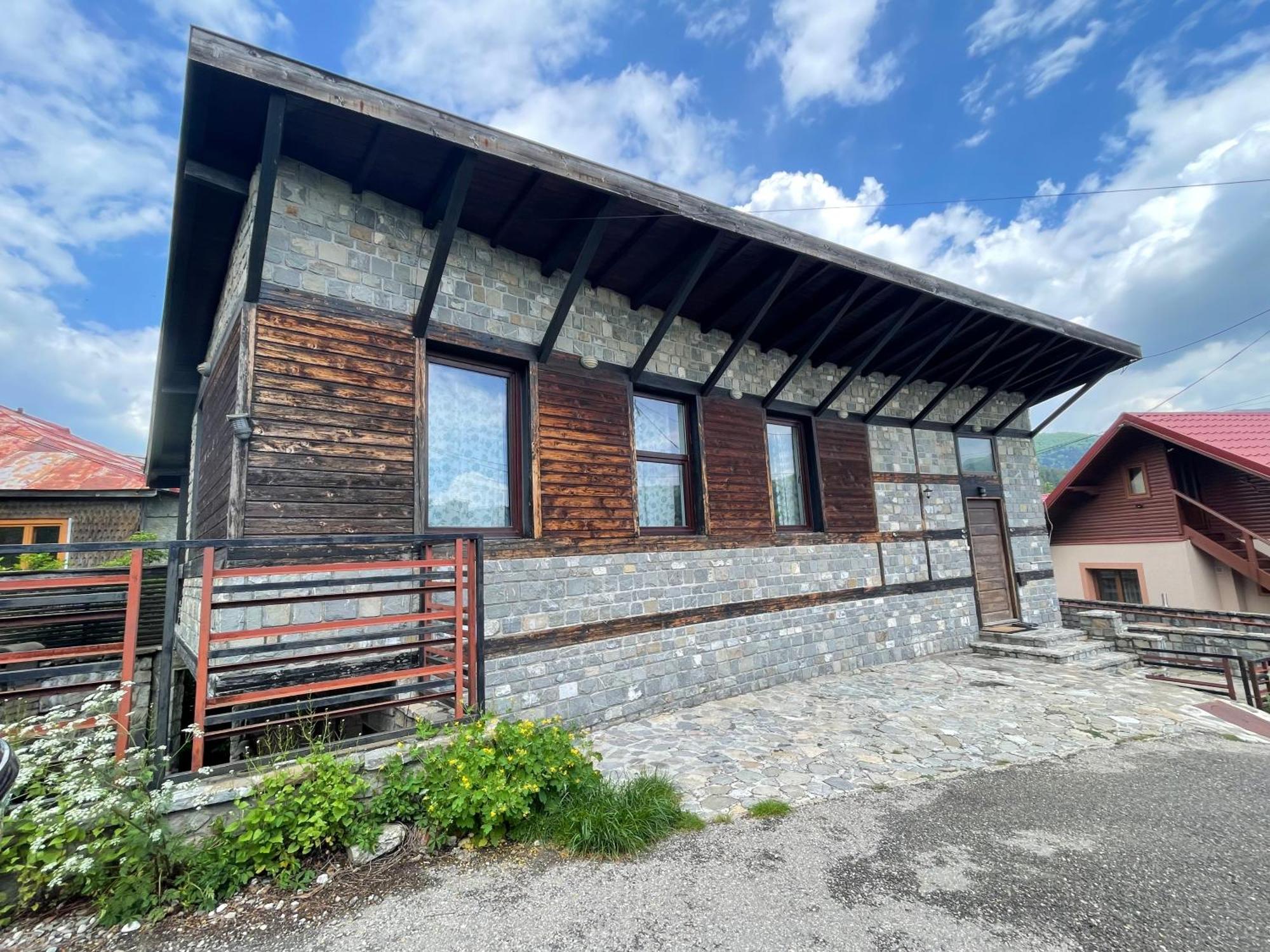 Villa Casuta De Piatra Buşteni Esterno foto